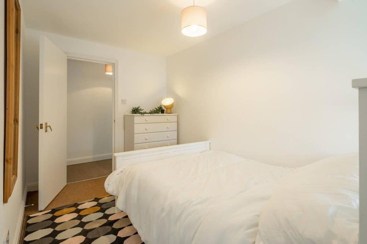 Spacious 3 Bedroom Flat In Heart Of City Centre เคมบริดจ์ ภายนอก รูปภาพ